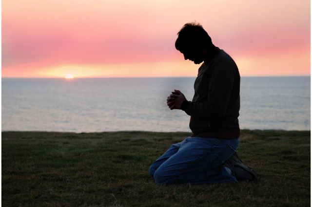 Uso minha oração diária para fortalecer minha fé, orando com mais frequência.